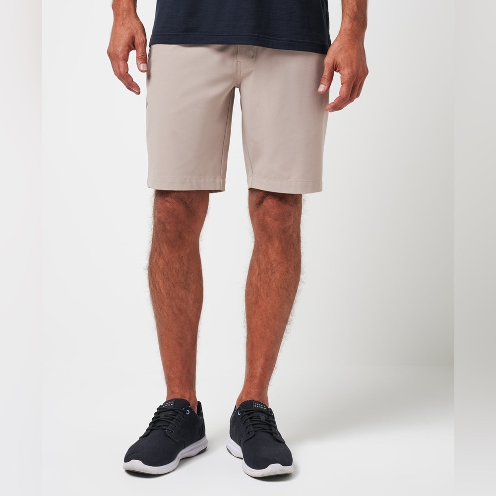 Travis Mathew Men's Beige/tan Flat Front Shorts 10” golf‎ casual neutral SZ 40
